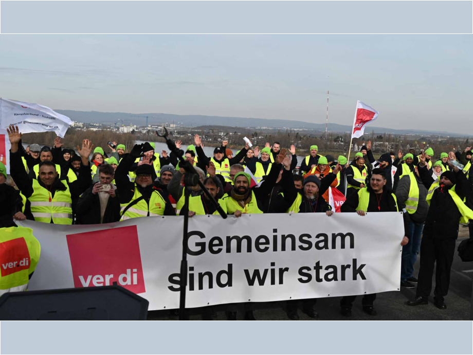 Streiktag im Öffentlichen Personennahverkehr am 3. Februar 2024 auf der Theodor Heuss Brücke zwischen Mainz und Wiesbaden Streiktag im Öffentlichen Personennahverkehr am 3. Februar 2024 auf der Theodor Heuss Brücke zwischen Mainz und Wiesbaden