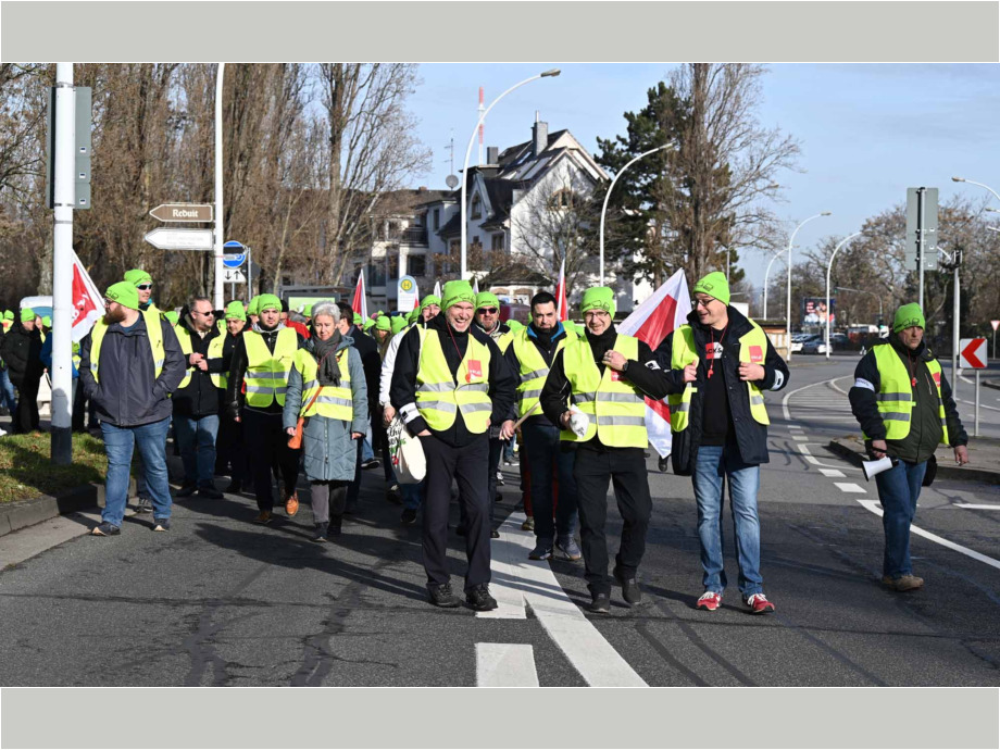 Streiktag im Öffentlichen Personennahverkehr am 3. Februar 2024 auf der Theodor Heuss Brücke zwischen Mainz und Wiesbaden Streiktag im Öffentlichen Personennahverkehr am 3. Februar 2024 auf der Theodor Heuss Brücke zwischen Mainz und Wiesbaden