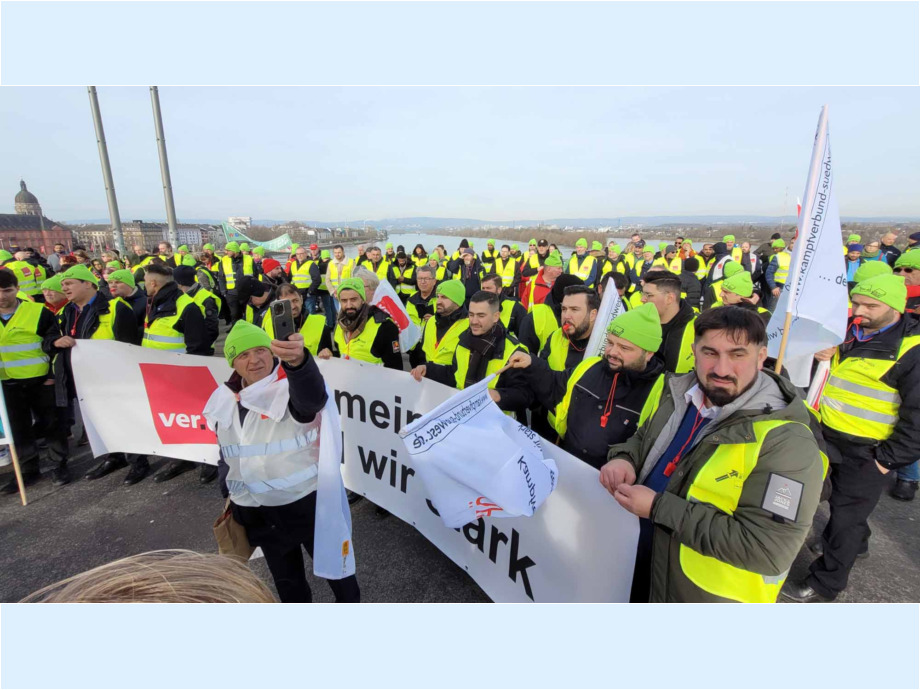 Streiktag im Öffentlichen Personennahverkehr am 3. Februar 2024 auf der Theodor Heuss Brücke zwischen Mainz und Wiesbaden Streiktag im Öffentlichen Personennahverkehr am 3. Februar 2024 auf der Theodor Heuss Brücke zwischen Mainz und Wiesbaden