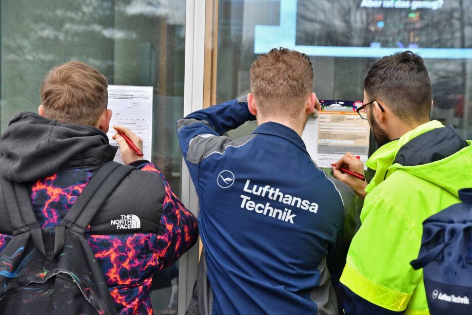 Ganztägiger Warnstreik des Lufthansa-Personals am Frankfurter Flughafen Ganztägiger Warnstreik des Lufthansa-Personals am Frankfurter Flughafen