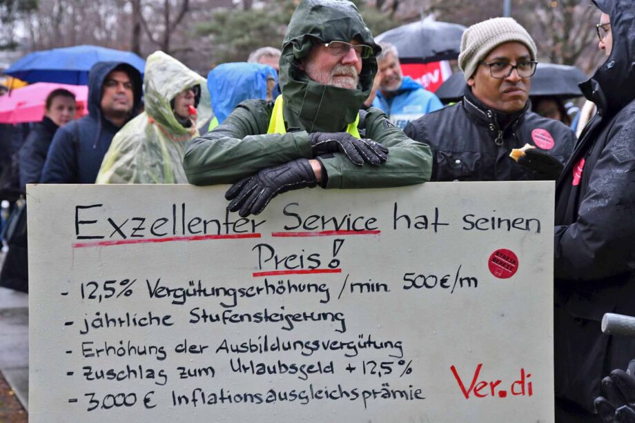 Ganztägiger Warnstreik des Lufthansa-Personals am Frankfurter Flughafen Ganztägiger Warnstreik des Lufthansa-Personals am Frankfurter Flughafen