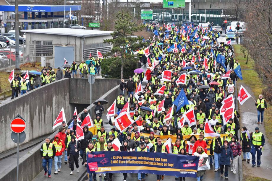 Ganztägiger Warnstreik des Lufthansa-Personals am Frankfurter Flughafen Ganztägiger Warnstreik des Lufthansa-Personals am Frankfurter Flughafen