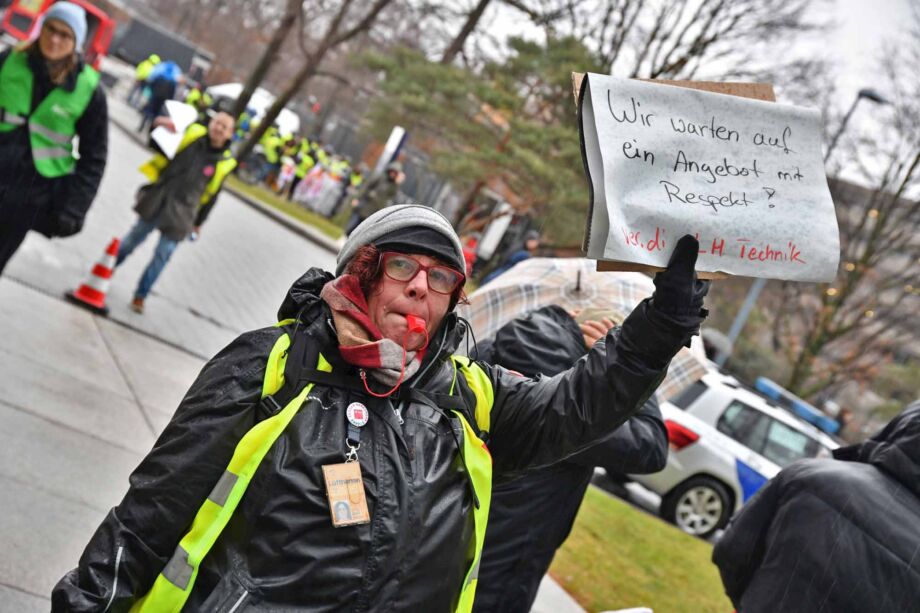 Ganztägiger Warnstreik des Lufthansa-Personals am Frankfurter Flughafen Ganztägiger Warnstreik des Lufthansa-Personals am Frankfurter Flughafen
