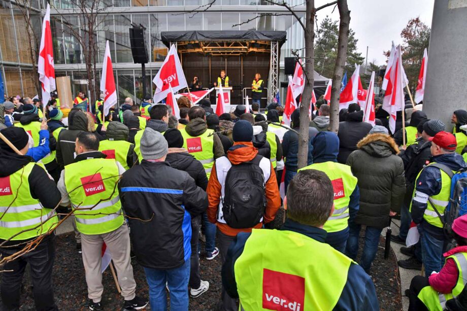 Ganztägiger Warnstreik des Lufthansa-Personals am Frankfurter Flughafen Ganztägiger Warnstreik des Lufthansa-Personals am Frankfurter Flughafen