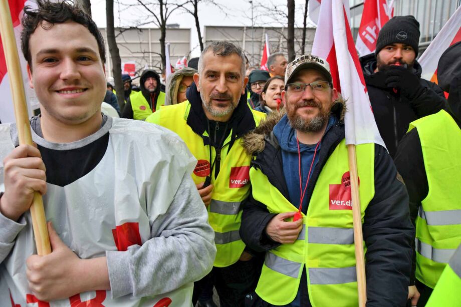 Ganztägiger Warnstreik des Lufthansa-Personals am Frankfurter Flughafen Ganztägiger Warnstreik des Lufthansa-Personals am Frankfurter Flughafen