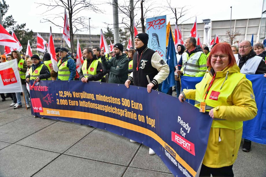 Ganztägiger Warnstreik des Lufthansa-Personals am Frankfurter Flughafen Ganztägiger Warnstreik des Lufthansa-Personals am Frankfurter Flughafen