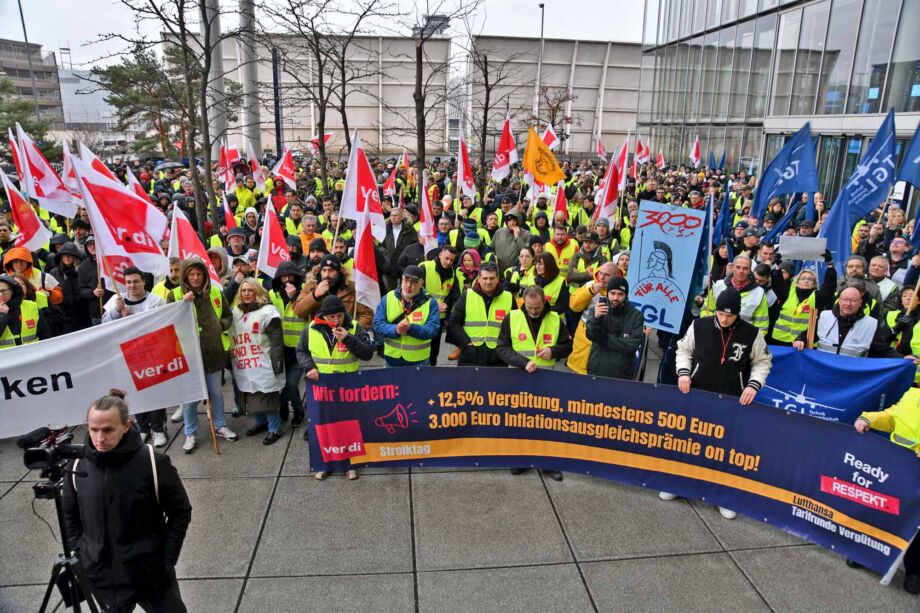 Ganztägiger Warnstreik des Lufthansa-Personals am Frankfurter Flughafen Ganztägiger Warnstreik des Lufthansa-Personals am Frankfurter Flughafen