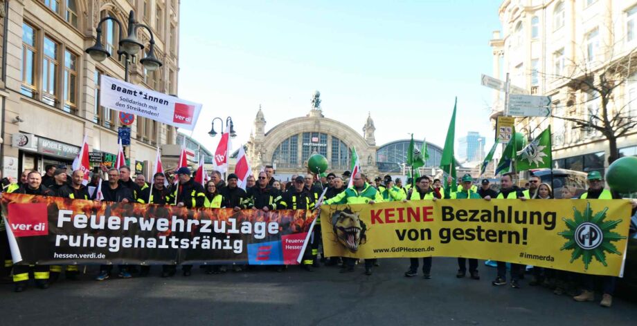 Demoauftakt am Frankfurter Hauptbahnhof Demoauftakt am Frankfurter Hauptbahnhof