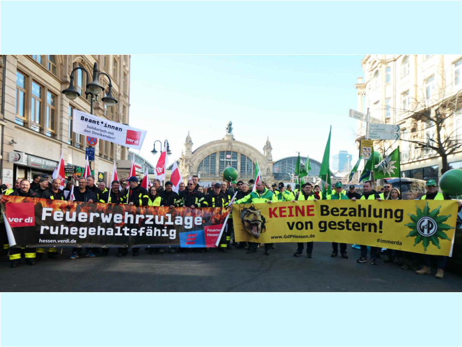 Demoauftakt am Frankfurter Hauptbahnhof