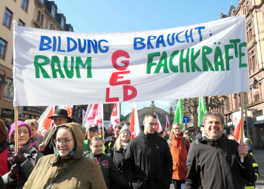 Demozug durch die Stadt Demozug durch die Stadt