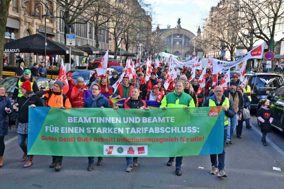 Demoauftakt am Frankfurter Hauptbahnhof Demoauftakt am Frankfurter Hauptbahnhof