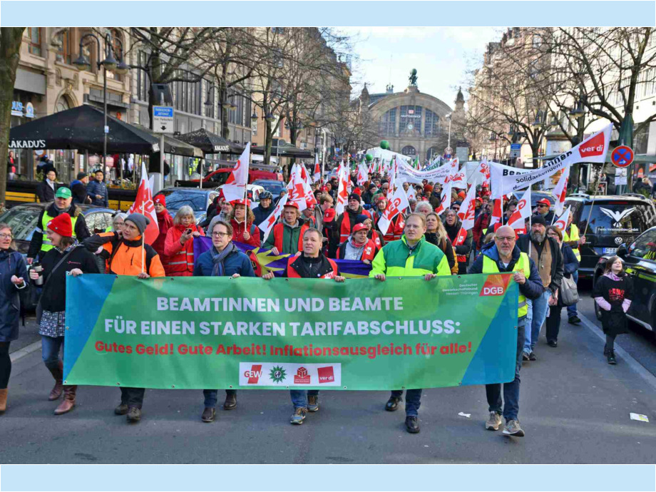 Demoauftakt am Frankfurter Hauptbahnhof