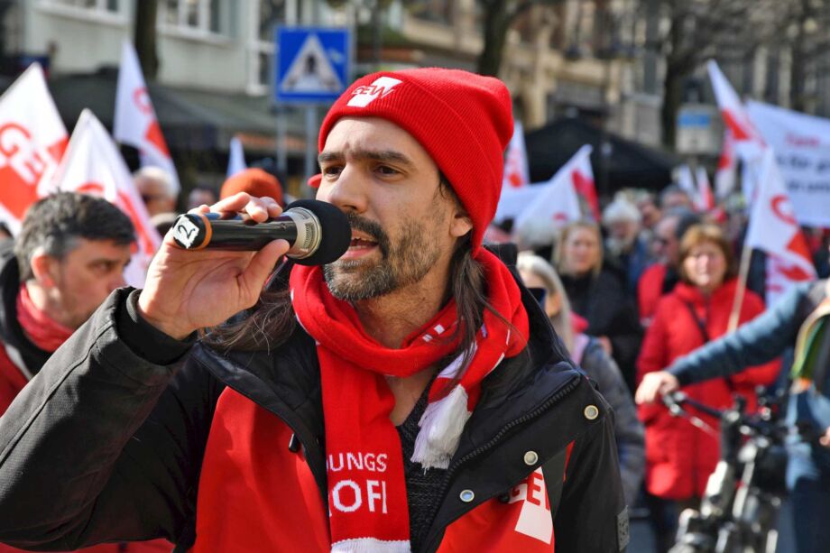 Demozug durch die Stadt Demozug durch die Stadt