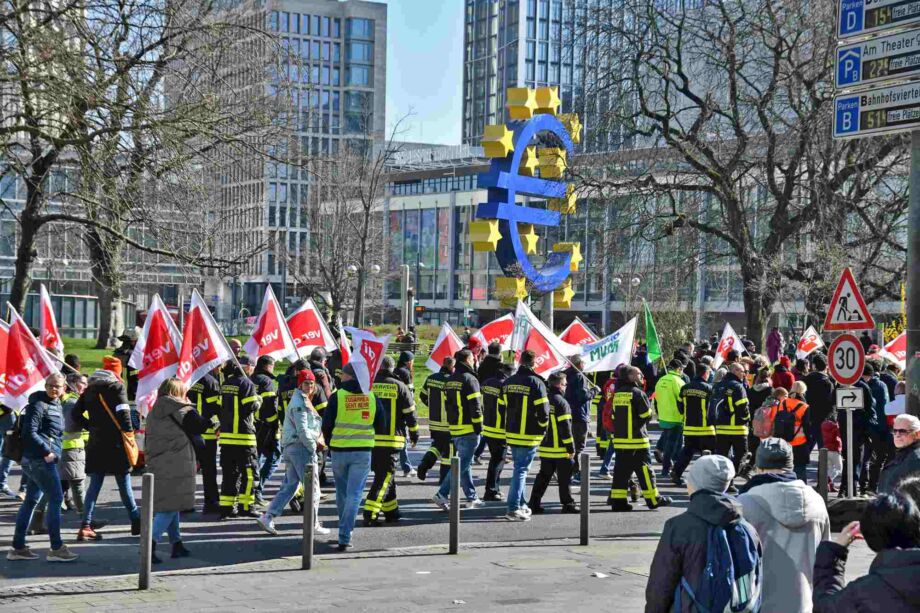 Demozug durch die Stadt Demozug durch die Stadt