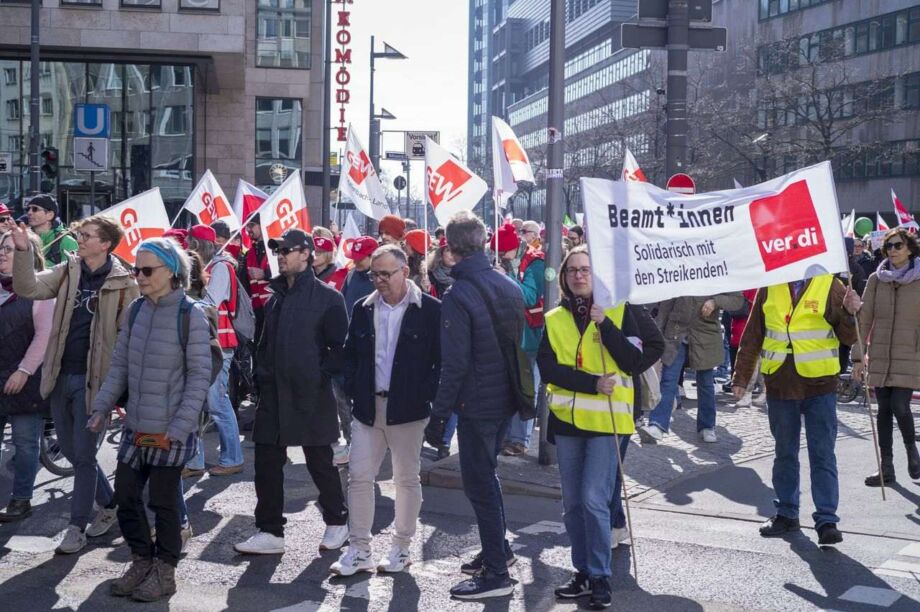 Demozug durch die Stadt Demozug durch die Stadt