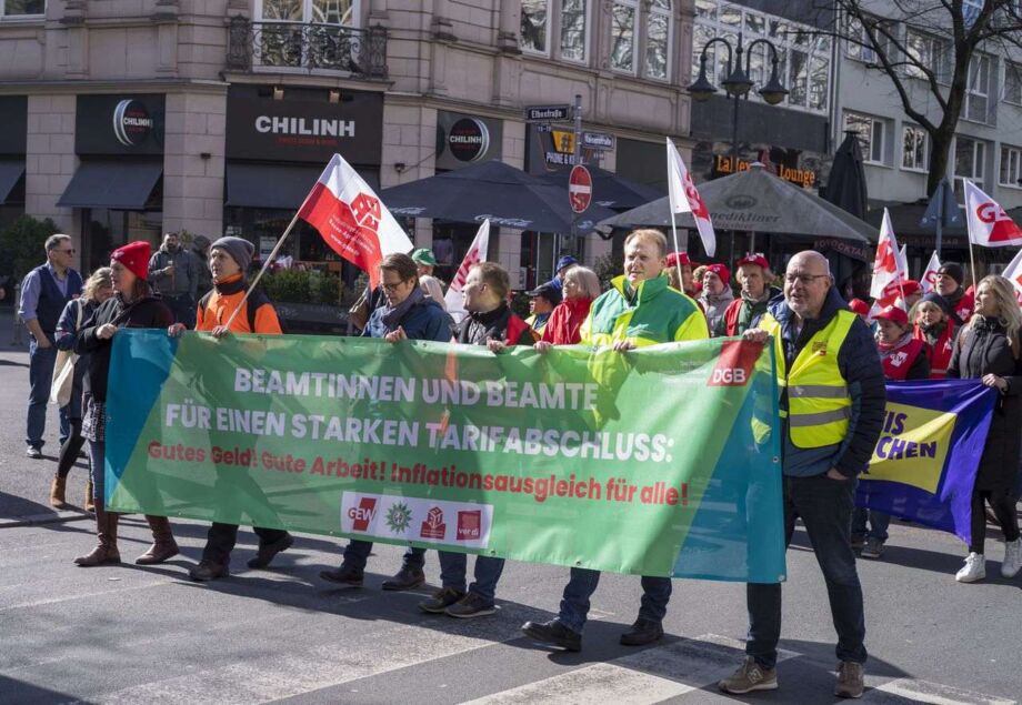 Demozug durch die Stadt Demozug durch die Stadt