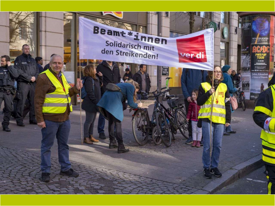 Demoauftakt am Frankfurter Hauptbahnhof