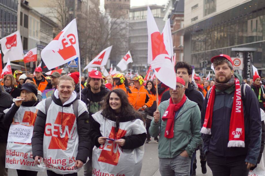 Warnstreik der hessischen Landesbeschäftigten am 12. März in Frankfurt Warnstreik der hessischen Landesbeschäftigten am 12. März in Frankfurt