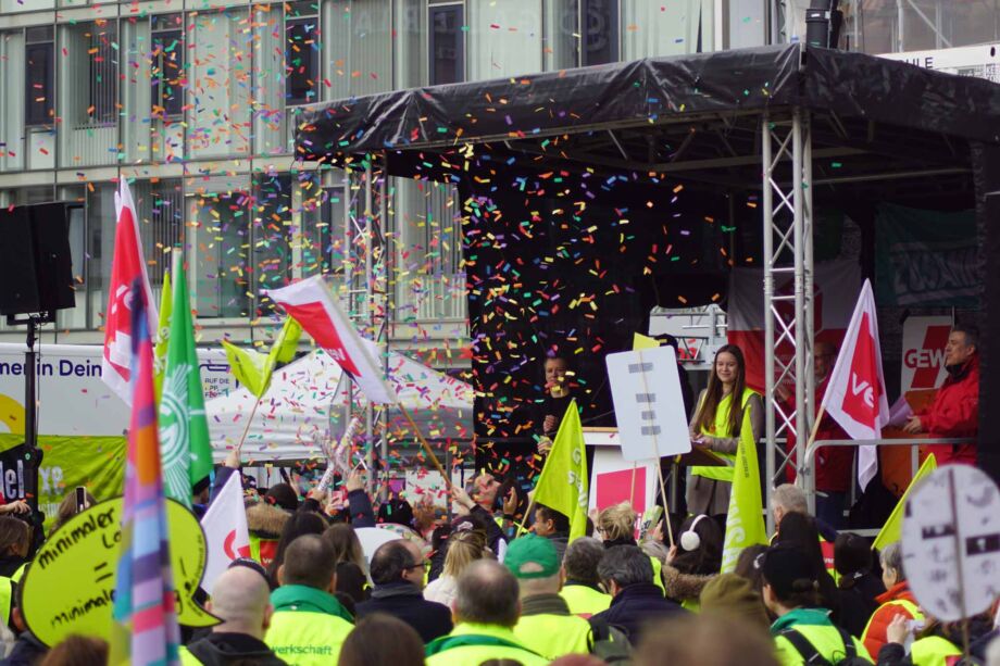Warnstreik der hessischen Landesbeschäftigten am 12. März in Frankfurt Warnstreik der hessischen Landesbeschäftigten am 12. März in Frankfurt