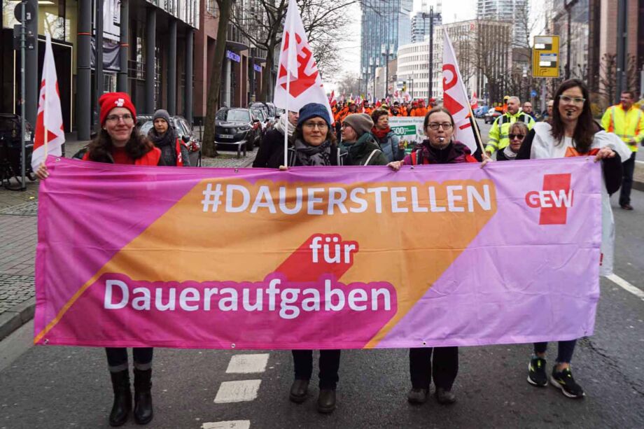 Warnstreik der hessischen Landesbeschäftigten am 12. März in Frankfurt Warnstreik der hessischen Landesbeschäftigten am 12. März in Frankfurt