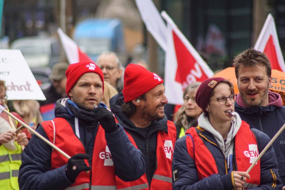 Warnstreik der hessischen Landesbeschäftigten am 12. März in Frankfurt Warnstreik der hessischen Landesbeschäftigten am 12. März in Frankfurt