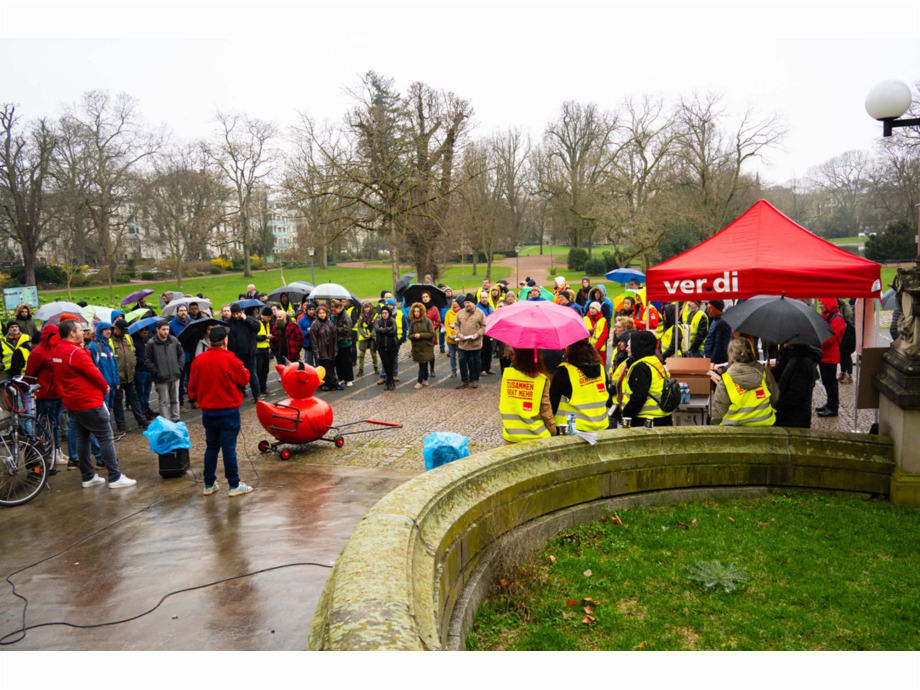 Warnstreik der hessischen Landesbeschäftigten am 5. März 2024 in Wiesbaden