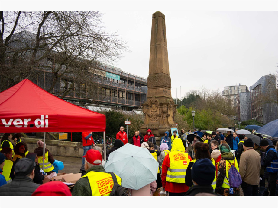 Warnstreik der hessischen Landesbeschäftigten am 5. März 2024 in Wiesbaden