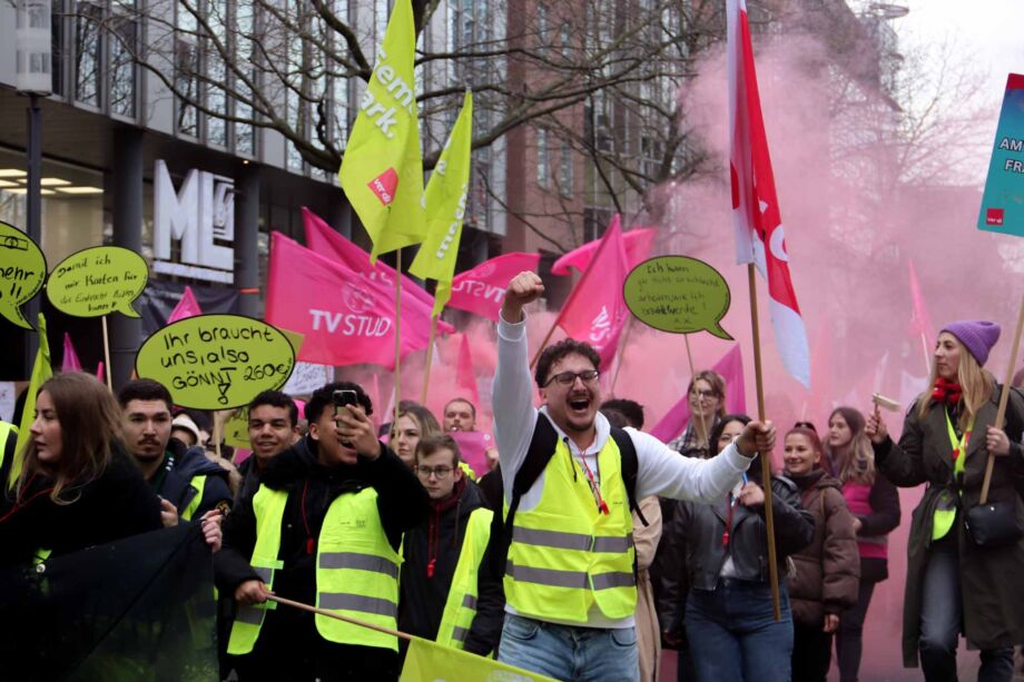 Warnstreik der hessischen Landesbeschäftigten am 12. März in Frankfurt Warnstreik der hessischen Landesbeschäftigten am 12. März in Frankfurt