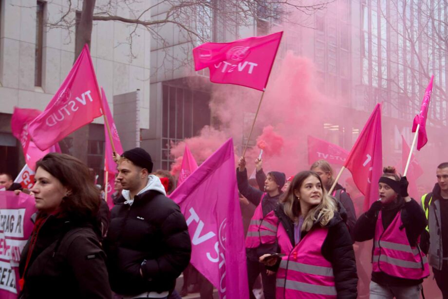 Warnstreik der hessischen Landesbeschäftigten am 12. März in Frankfurt Warnstreik der hessischen Landesbeschäftigten am 12. März in Frankfurt