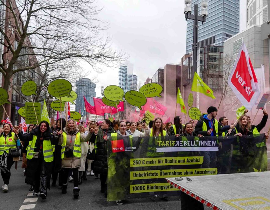Warnstreik der hessischen Landesbeschäftigten am 12. März in Frankfurt Warnstreik der hessischen Landesbeschäftigten am 12. März in Frankfurt