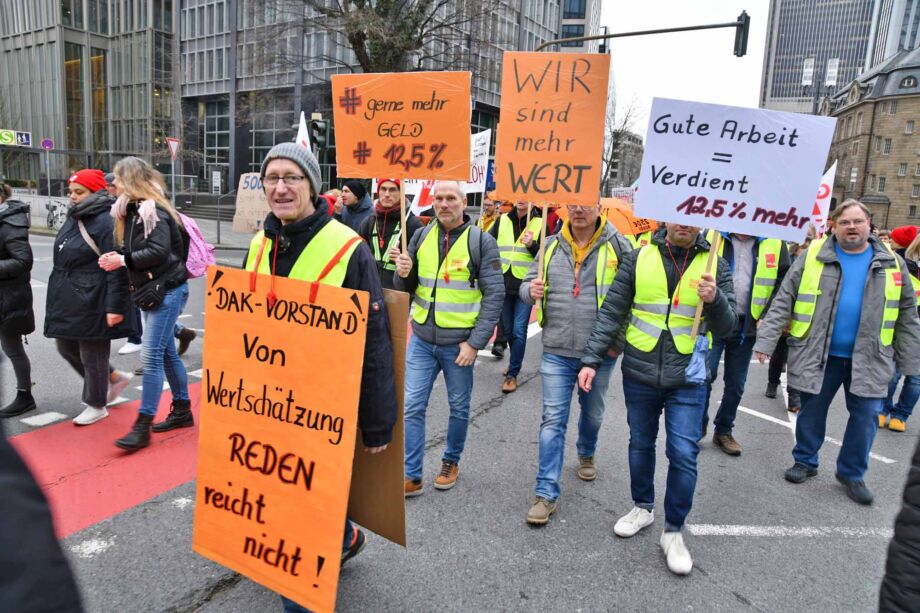 Warnstreik der hessischen Landesbeschäftigten am 12. März in Frankfurt Warnstreik der hessischen Landesbeschäftigten am 12. März in Frankfurt