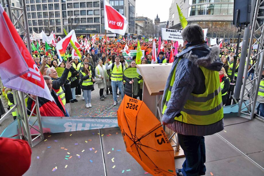 Warnstreik der hessischen Landesbeschäftigten am 12. März in Frankfurt Warnstreik der hessischen Landesbeschäftigten am 12. März in Frankfurt