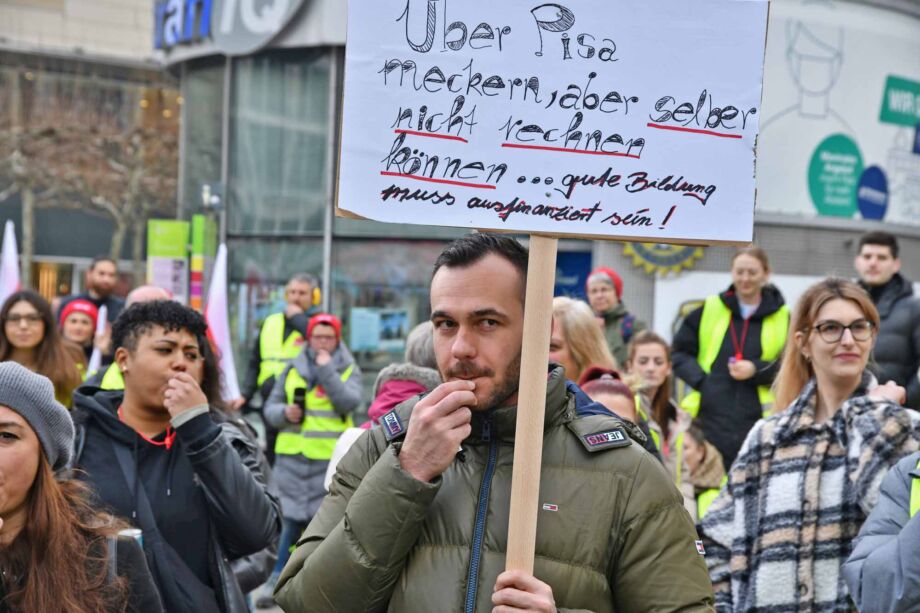 Warnstreik der hessischen Landesbeschäftigten am 12. März in Frankfurt Warnstreik der hessischen Landesbeschäftigten am 12. März in Frankfurt