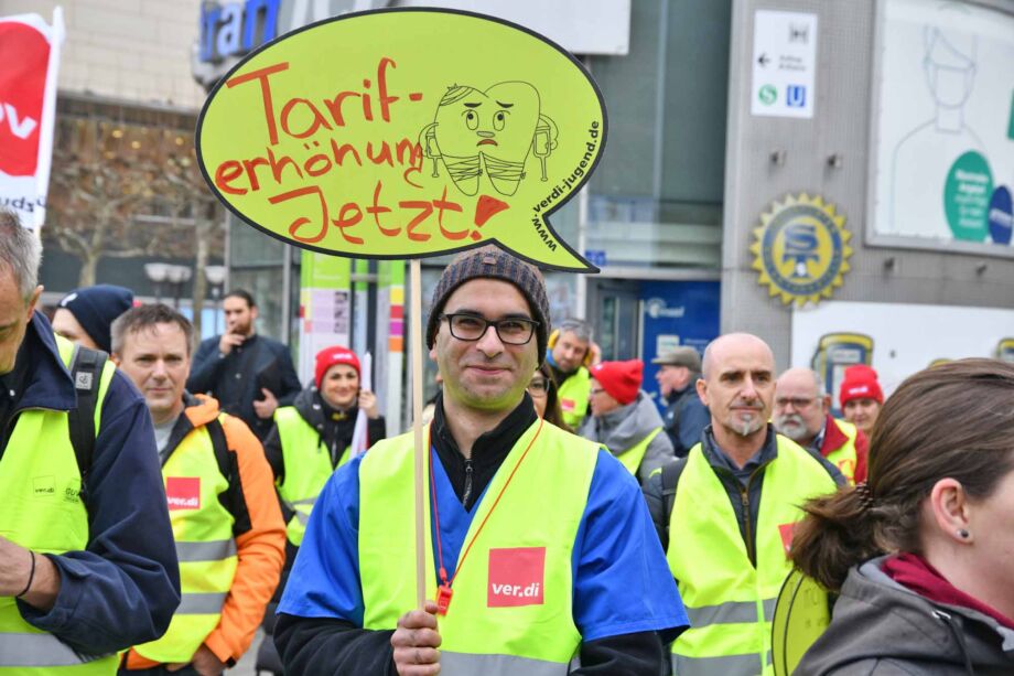 Warnstreik der hessischen Landesbeschäftigten am 12. März in Frankfurt Warnstreik der hessischen Landesbeschäftigten am 12. März in Frankfurt