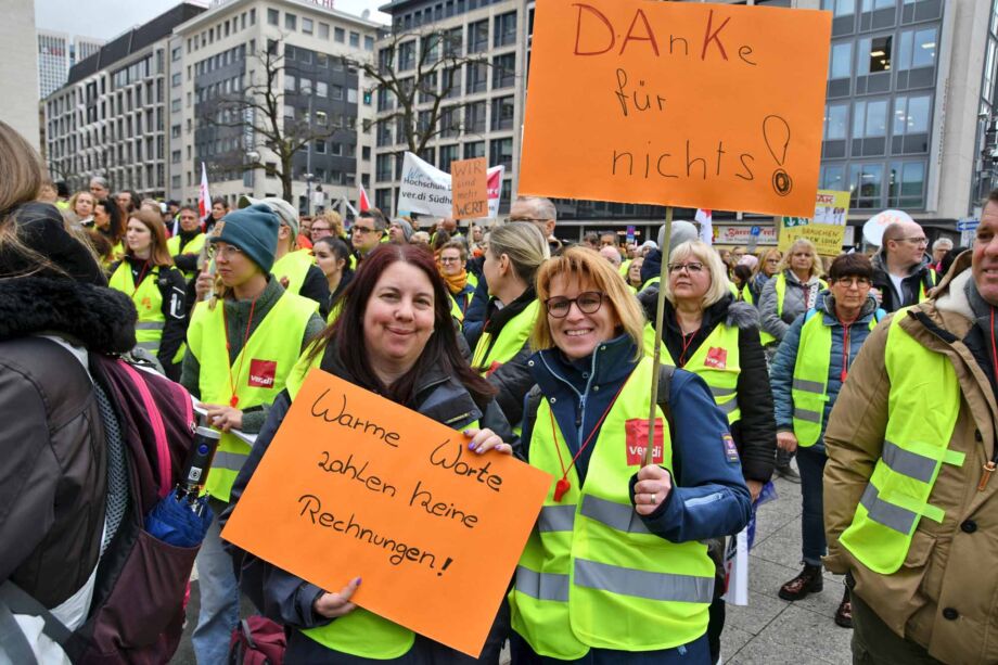 Warnstreik der hessischen Landesbeschäftigten am 12. März in Frankfurt Warnstreik der hessischen Landesbeschäftigten am 12. März in Frankfurt