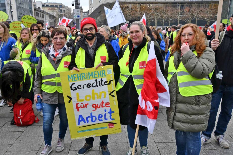 Warnstreik der hessischen Landesbeschäftigten am 12. März in Frankfurt Warnstreik der hessischen Landesbeschäftigten am 12. März in Frankfurt