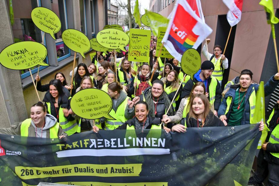 Warnstreik der hessischen Landesbeschäftigten am 12. März in Frankfurt Warnstreik der hessischen Landesbeschäftigten am 12. März in Frankfurt
