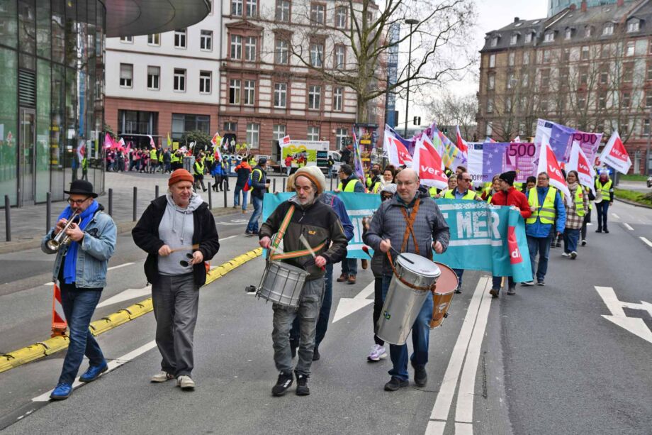 Warnstreik der hessischen Landesbeschäftigten am 12. März in Frankfurt Warnstreik der hessischen Landesbeschäftigten am 12. März in Frankfurt