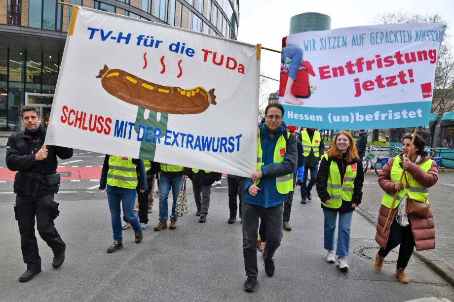 Warnstreik der hessischen Landesbeschäftigten am 12. März in Frankfurt Warnstreik der hessischen Landesbeschäftigten am 12. März in Frankfurt