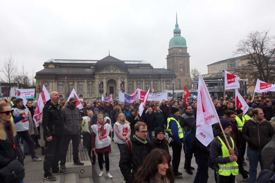 Warnstreik der Beschäftigten der TU Darmstadt und anderer Landesbehörden in Darmstadt Warnstreik der Beschäftigten der TU Darmstadt und anderer Landesbehörden in Darmstadt