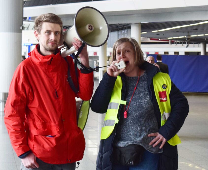 Warnstreik Luftsicherheitspersonal und Lufthansa Bodenpersonal am Flughafen Frankfurt Warnstreik Luftsicherheitspersonal und Lufthansa Bodenpersonal am Flughafen Frankfurt