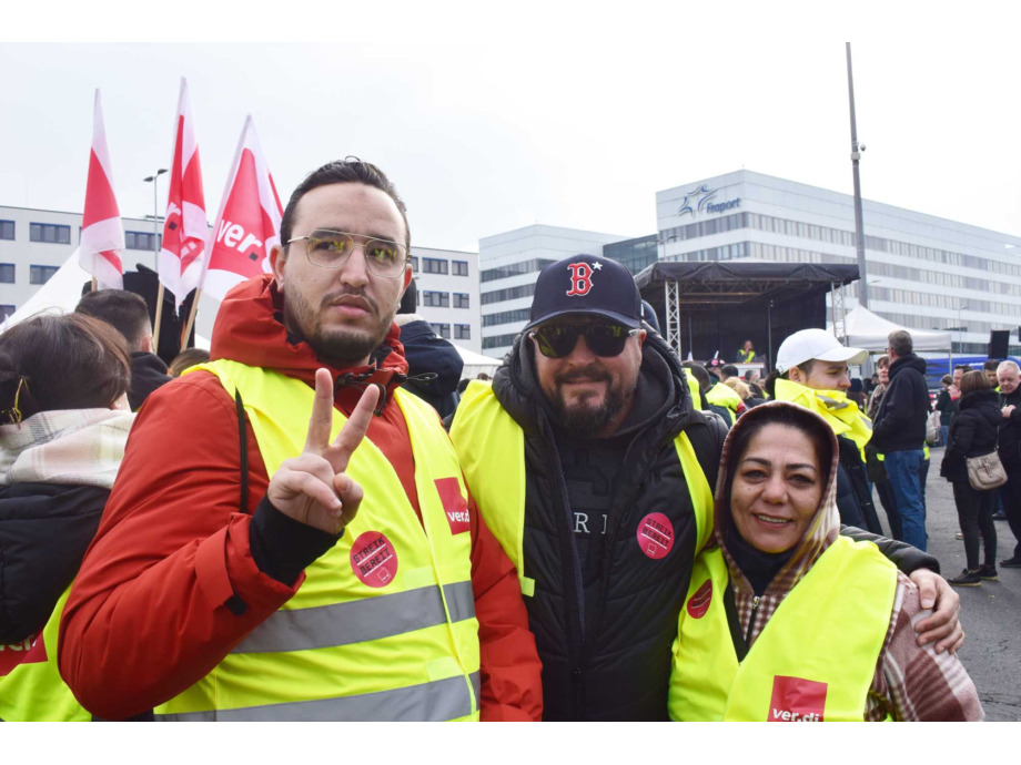 Warnstreik Luftsicherheitspersonal und Lufthansa Bodenpersonal am Flughafen Frankfurt Warnstreik Luftsicherheitspersonal und Lufthansa Bodenpersonal am Flughafen Frankfurt