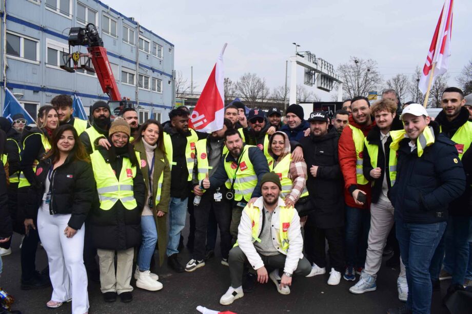 Warnstreik Luftsicherheitspersonal und Lufthansa Bodenpersonal am Flughafen Frankfurt