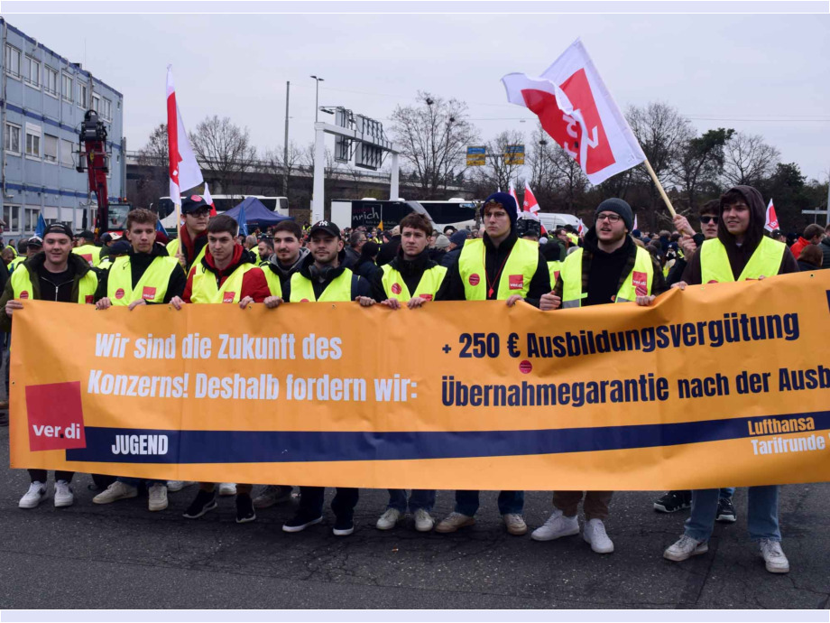 Warnstreik Luftsicherheitspersonal und Lufthansa Bodenpersonal am Flughafen Frankfurt Warnstreik Luftsicherheitspersonal und Lufthansa Bodenpersonal am Flughafen Frankfurt
