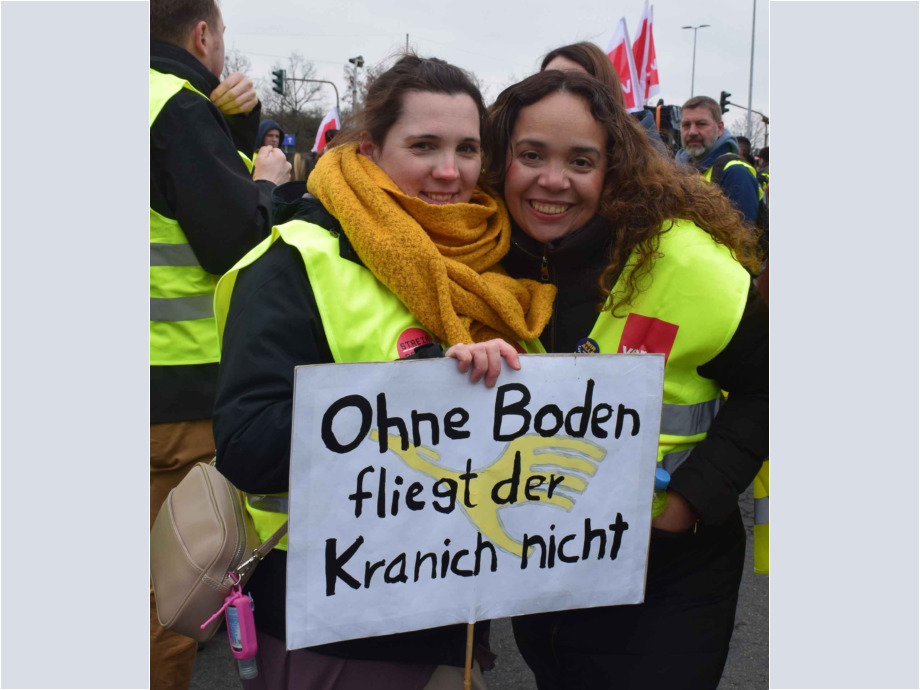 Warnstreik Luftsicherheitspersonal und Lufthansa Bodenpersonal am Flughafen Frankfurt Warnstreik Luftsicherheitspersonal und Lufthansa Bodenpersonal am Flughafen Frankfurt