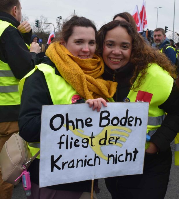 Warnstreik Luftsicherheitspersonal und Lufthansa Bodenpersonal am Flughafen Frankfurt