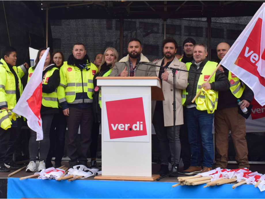 Warnstreik Luftsicherheitspersonal und Lufthansa Bodenpersonal am Flughafen Frankfurt Warnstreik Luftsicherheitspersonal und Lufthansa Bodenpersonal am Flughafen Frankfurt
