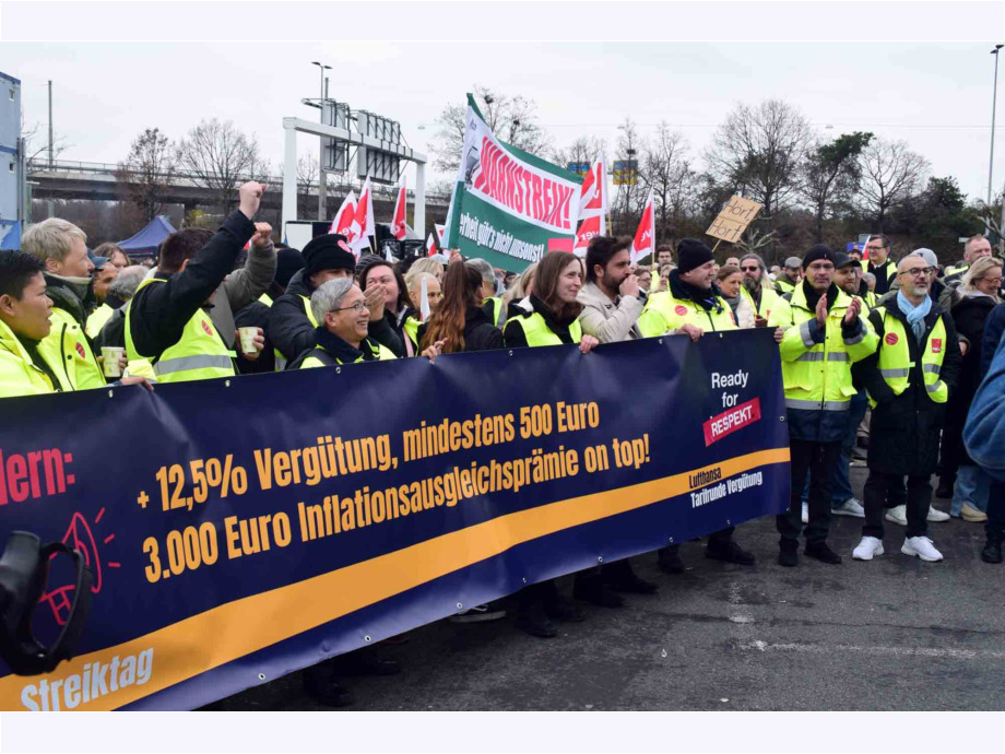 Warnstreik Luftsicherheitspersonal und Lufthansa Bodenpersonal am Flughafen Frankfurt Warnstreik Luftsicherheitspersonal und Lufthansa Bodenpersonal am Flughafen Frankfurt