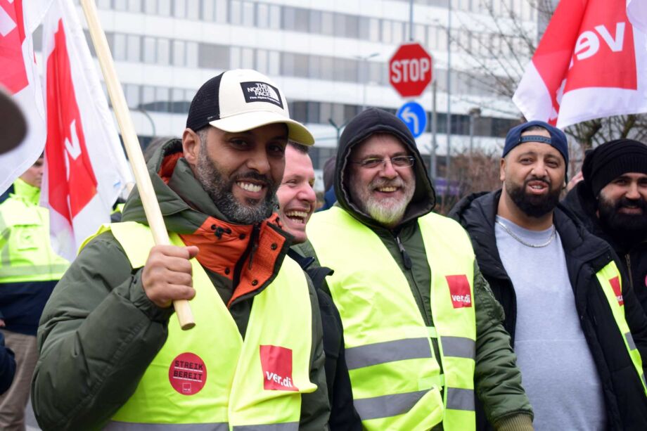 Warnstreik Luftsicherheitspersonal und Lufthansa Bodenpersonal am Flughafen Frankfurt