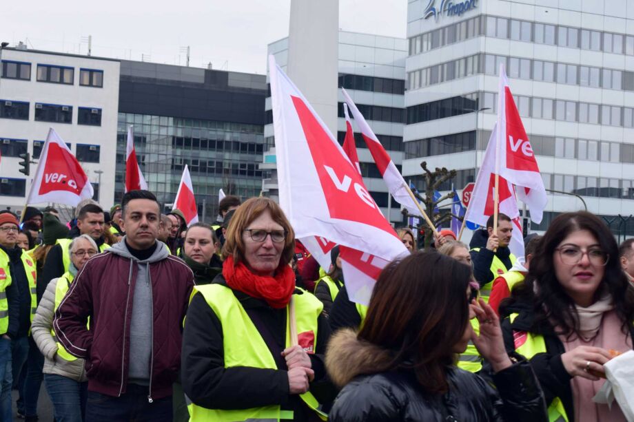 Warnstreik Luftsicherheitspersonal und Lufthansa Bodenpersonal am Flughafen Frankfurt